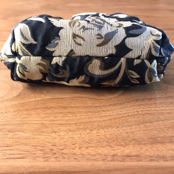 NWT Crystal And Cloth Wristlet - Picture 2 of 8